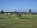 Laatste training S.K.N.W.K. JO8-1 (partijtje tegen de ouders) van maandag 2 juni 2025 (2/123)